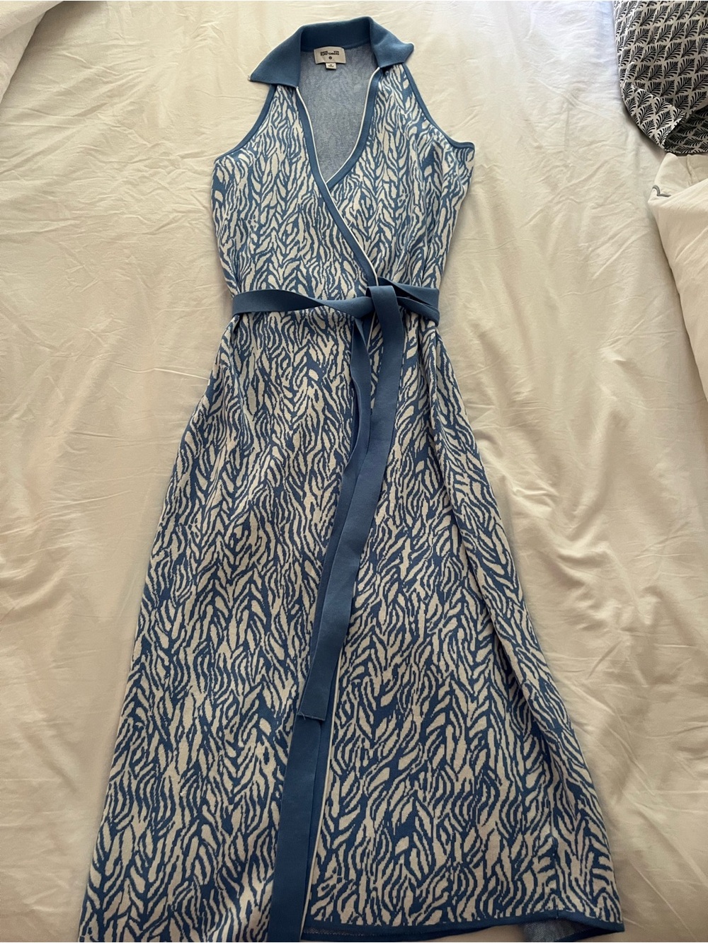 Sleeveless Blue Patterned Wrap Dress with Collar